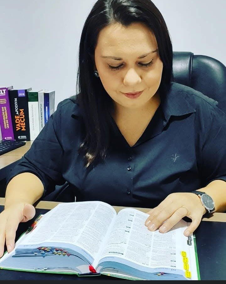 Luciana Mattos, advogada, OAB/SC 64.307
